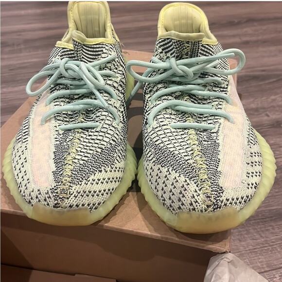 Adidas Yeezy Boost 350-Yeezreel
Non-Reflective yellow green main image 9